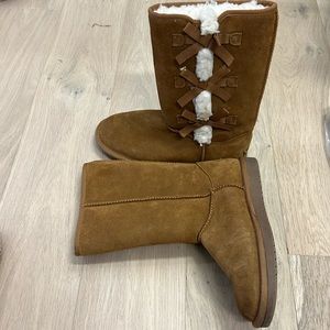 Koolaburra by Ugg girls boots